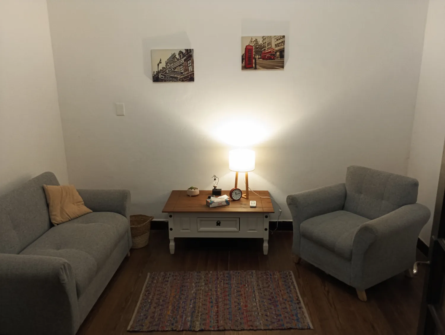 Consultorio para terapias alternativas con camilla en Montevideo